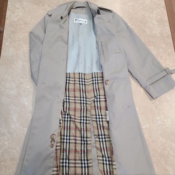 Vintage Pierre Cardin Trench Coat, size 38 R, beige - Picture 4 of 10